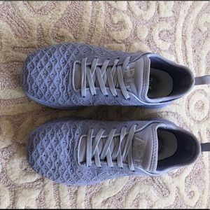 APL techloom phantom sneakers in lavender